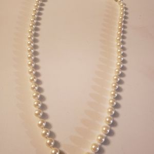 No name off white beads.